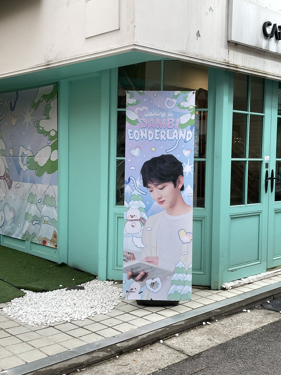 emong_04's tweet photo. 📍 비비드

밖에 포스터부터 마카롱까지 다 너무 귀엽고 예뻤어요💓
포토부스 필터 잘못 눌러서 적용됐지만...괜찮아여🥹

#암호는eonlock https://t.co/9pRh52Vhjx