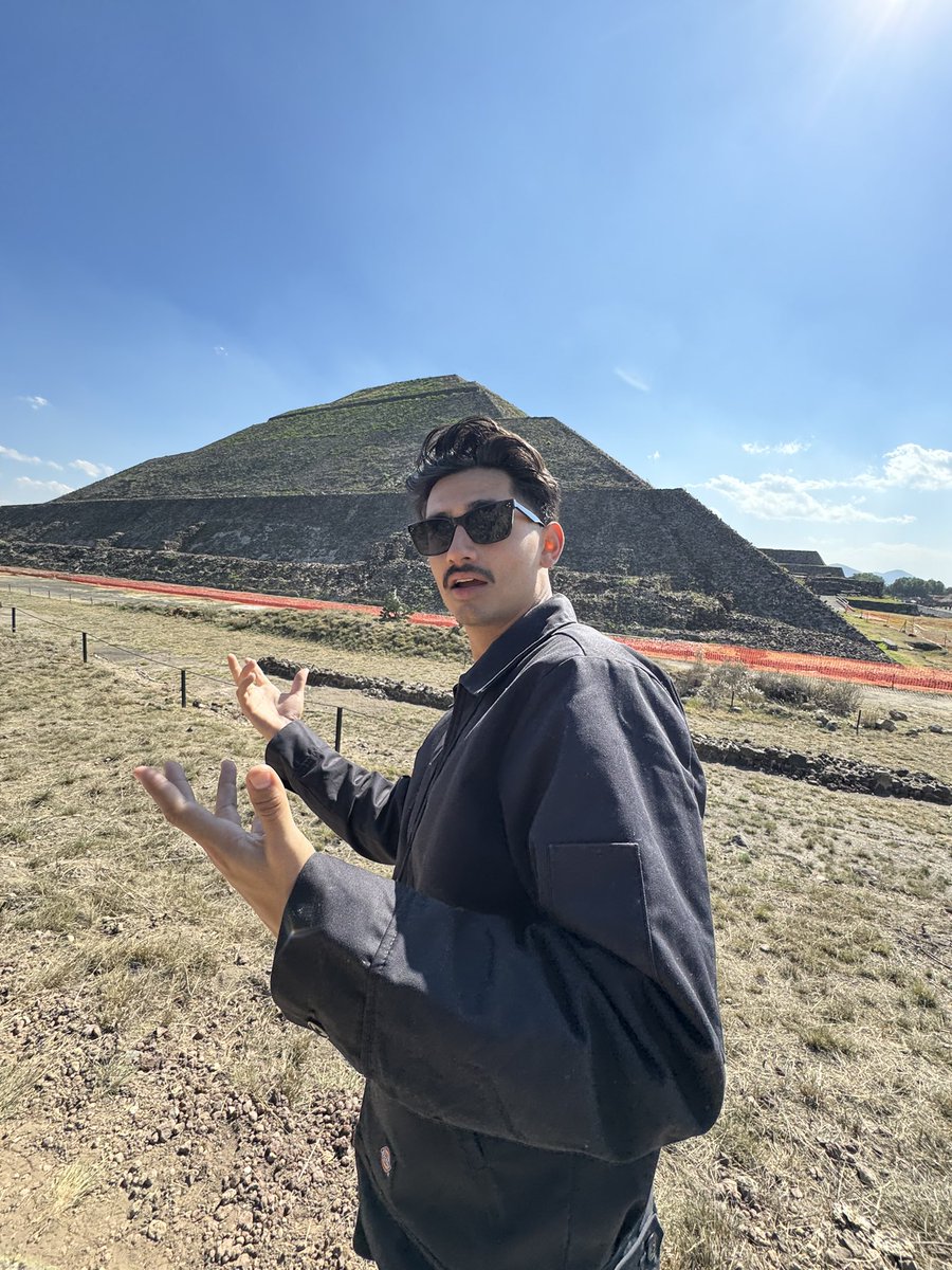 huliojenry's tweet image. NEW YEARS IN CDMX