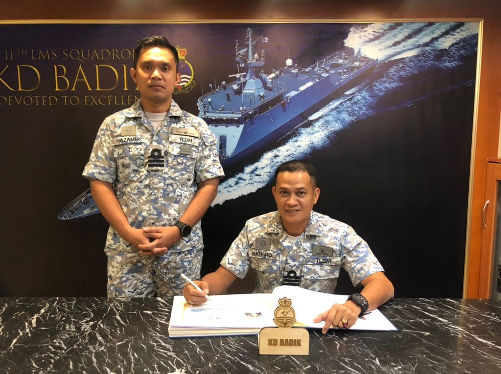 LMS_113's tweet photo. 2 Jan 24 - Pegawai Memerintah menerima Kunjungan Hormat daripada Kdr Anas bin Yahya TLDM, PM DBAT dan Kdr Ts. Nafishol bin Adnan TLDM, PM DSAT pada pagi harini. Pertemuan yang dilaksanakan di Wisma Pegawai KD BADIK.
#kdbadik113
#devotedtoexcellence https://t.co/p1Qh3VQfCx