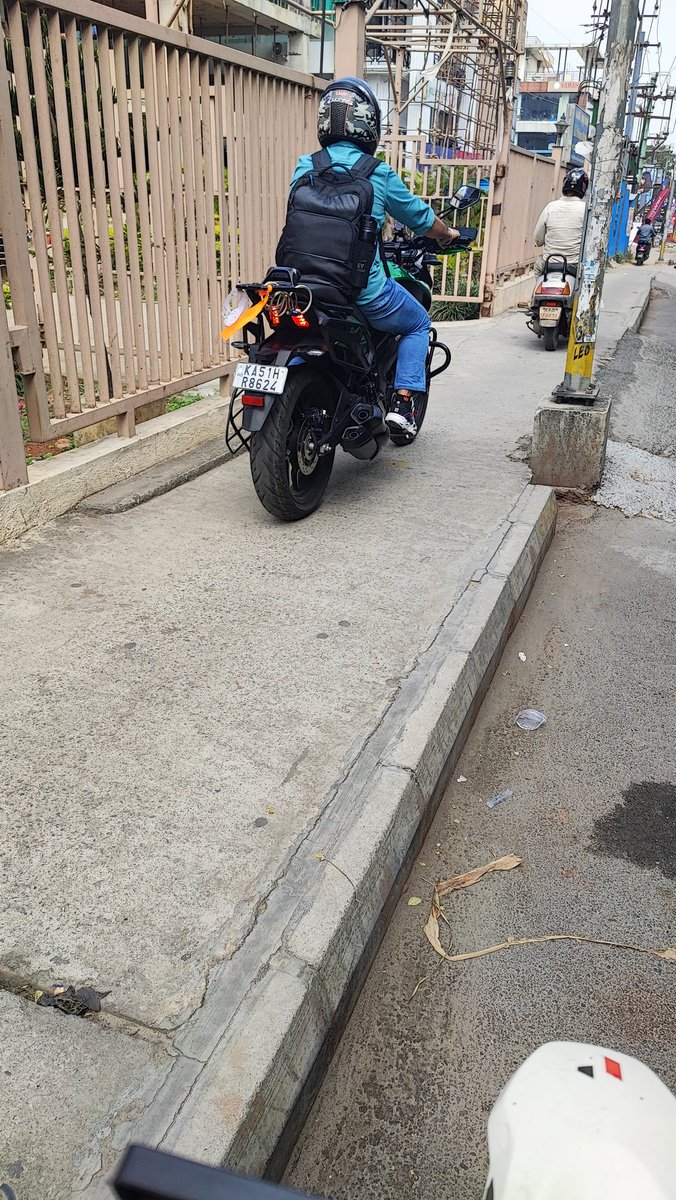 msr_gowda's tweet photo. @blrcitytraffic all bike riding on foot path kindly take action on them https://t.co/zMWyFoyBJy