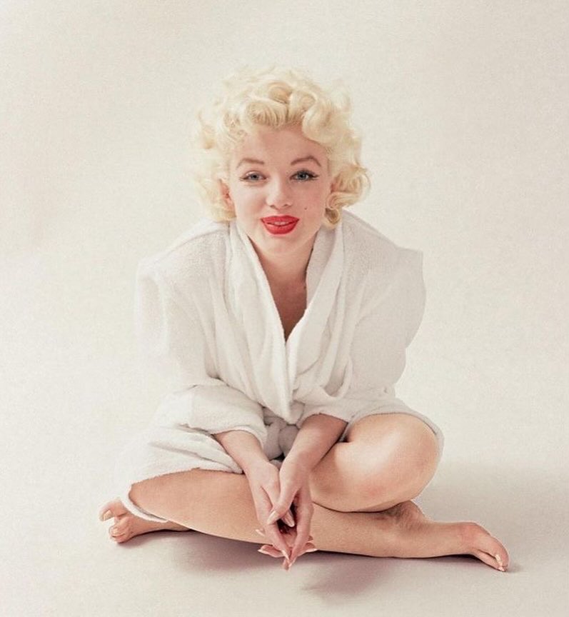 March 8th, 1955
————————
Marilyn Monroe “White Robe” New York City. Photo by Milton Greene