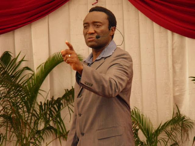 KamigakikuMbise's tweet photo. Salamu za mwaka mpya wa 2024, toka kwa Mwl Christopher Mwakasege.

Na Malengo 5 ya kuwa nayo katika Mwaka 2024

Nilipokuwa ninaiombea tarehe 1 Januari 2024, hasa juu ya watu wa Mungu kuweka malengo ya mwaka. Kuna ujumbe ambao Mungu aliniwekea moyoni, ambao nataka nikushirikishe hapa kwa muhtasari tu. 

Ujumbe huo ulihusu aina ya malengo, ambayo watu wake wengi, wanasahau kuyaweka kama malengo.

Wengi wao huwa wanaweka kama ajenda za maombi, lakini si kama malengo ya kuyaombea na kuyatekeleza, ili Mungu awasaidie katika kuyatekeleza. 

Malengo yoyote yasiyo na mikakati ya kuyatekeleza, hata ukiyaombea, inakuwa vigumu kuyatekeleza, na kuyafuatilia kiutekelezaji.  

Ndio maana Mungu akikupa “wazo” la kufanya, ujue anao mkakati anaotaka uutumie kulitekeleza wazo hilo. Neno linalotumika zaidi kibiblia kuhusu mkakati, ni neno “njia”. 

Mungu anasema katika Isaya 55:8, 9; juu ya utofauti uliopo juu ya mawazo yake juu yetu, na utofauti wa njia zake au mikakati yake ya kutekelezea mawazo aliyonayo juu yetu.  

Kila wazo lina mkakati wake wa kulitekeleza. Vivyo hivyo na malengo. Kila lengo lina mkakati wake wa kulitekeleza. Kwa hiyo, wazo la Mungu lina malengo na mikakati ndani yake.  

Ukijiwekea malengo ambayo hayaendani na mawazo ya Mungu, na mikakati ya Mungu kwa ajili yako, inakuwa si vyepesi kupata msaada stahiki toka kwa Mungu, kwa ajili ya kuyafanikisha. 

Ndani ya ujumbe niliowekewa moyoni mwangu, ni kukuwekea msisitizo ya kuwa, katika malengo yako ya mwaka 2024, usiyasahau malengo mkakati yafuatayo:

LENGO MKAKATI LA 1:
Upate kumjua Mungu zaidi, sawasawa na Ayubu 22:21. 

Mstari huu wa Biblia unasema hivi: “Mjue sana Mungu, ili uwe na amani; ndivyo mema yatakavyokujia”. Ukitaka kuona mema aliyokupangia (Yeremia 29:11), kwa mwaka 2024 yanakujia, basi weka lengo hili na mikakati yake husika, kuhusu kumjua Mungu zaidi, ili uwe na amani. 

LENGO MKAKATI LA 2:
Umzalie Mungu matunda, ambayo atayatumia kuwagusa wasiomjua, ili wapate kumjua, sawasawa na Ufunuo wa Yohana 22:2. 

Mstari huu unazungumzia juu ya “Mti wa uzima, uzaao matunda, aina kumi na mbili,wenye kutoa matunda yake kila mwezi; na majani ya mti huo ni ya kuwaponya mataifa”. Hii ina maana tuwe na lengo la kumzalia matunda kimkakati! 

Yesu anapokuwa “mti” wa uzima, tuliookoka tunakuwa “tawi” lake la uzima! Tunatakiwa tumzalie matunda, kwa msaada wa uzima wake, aliouweka ndani yetu. 

Leo, Yesu anatukumbusha ya kwamba hatukujichagua kuingia mwaka 2024, bali ni yeye aliyetuchagua sisi. Na lengo mojawapo la kutuingiza mwaka 2024, ni ili tumzalie matunda, na matunda hayo yapate kukaa (Yohana 15:16). 

LENGO MKAKATI LA 3:
Uweze kuomba kwa mfululizo kwa lisaa limoja, angalau mara moja au zaidi kwa wiki, sawasawa na Mathayo 26:40, 41. 

Yesu anauliza kwenye mstari huu swali hili: “Je! Hamkuweza kukesha pamoja nami hata saa moja? Kesheni, muombe, msije mkaingia majaribuni; roho i radhi, lakini mwili ni dhaifu.” 

Yesu anataka tujue, msaada tunaoupata tunapoomba kwa muda mrefu kwa mfululizo, wa kutusaidia kushinda upinzani dhidi ya mwombaji kutengenezewa mazingira ya kukishinda, kile kinachomzuia asiyafanye mapenzi ya Mungu. 

Soma na kutafakari habari hii ya Mathayo 26:36 – 46, inayotujulisha jinsi maombi ya muda mrefu yalivyomsaidia Yesu, kuivunja nguvu ya mwili iliyokuwa inafanya roho yake iombe kikombe kimwepuke.

LENGO MKAKATI LA 4:
Jiwekee lengo kimkakati la kuweka akiba ya kutosha, uweze kupambana na upungufu wa pesa, katika eneo ambalo mwaka 2023, lilikusumbua kwa upungufu wa pesa za matumizi, sawasawa na Mithali 6:6 – 11.

Mistari hii ya Mithali 6:1 – 11, inaweka msisitizo wa mtu kushinda uzito moyoni, ambao watu wengi wanakuwa nao, wa kushindwa kuweka mikakati endelevu ya kuweka akiba.

Kumbuka ya kuwa, akiba ni jambo mojawapo muhimu linalokusaidia kuweka akiba ya kukidhi mahitaji yako ya wakati ujao.

LENGO MKAKATI LA 5:
Jiwekee lengo mkakati la kuilinda imani ndani yako, inayobeba amana uliyokabidhiwa na Mungu kwa njia ya Roho Mtakatifu, sawasawa na 2 Timotheo 1: 14.