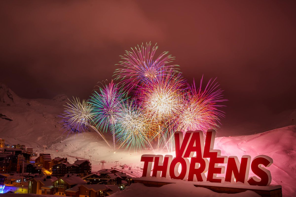 Altibus's tweet image. Alooors, ce Nouvel An en station ?! Magique, non ? 🤩❄️🍾🥳✨🥂

______________
What about this New Year in the resort? Magical, isn't it? 🤩❄️🍾🥳✨🥂

📸 © 1 - @Aussois_Vanoise // 2 - @LaPlagne by JnJ Photo // 3 - @Val_Tho