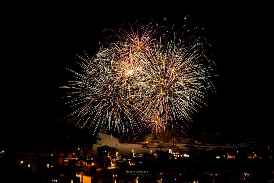 Altibus's tweet image. Alooors, ce Nouvel An en station ?! Magique, non ? 🤩❄️🍾🥳✨🥂

______________
What about this New Year in the resort? Magical, isn't it? 🤩❄️🍾🥳✨🥂

📸 © 1 - @Aussois_Vanoise // 2 - @LaPlagne by JnJ Photo // 3 - @Val_Tho
