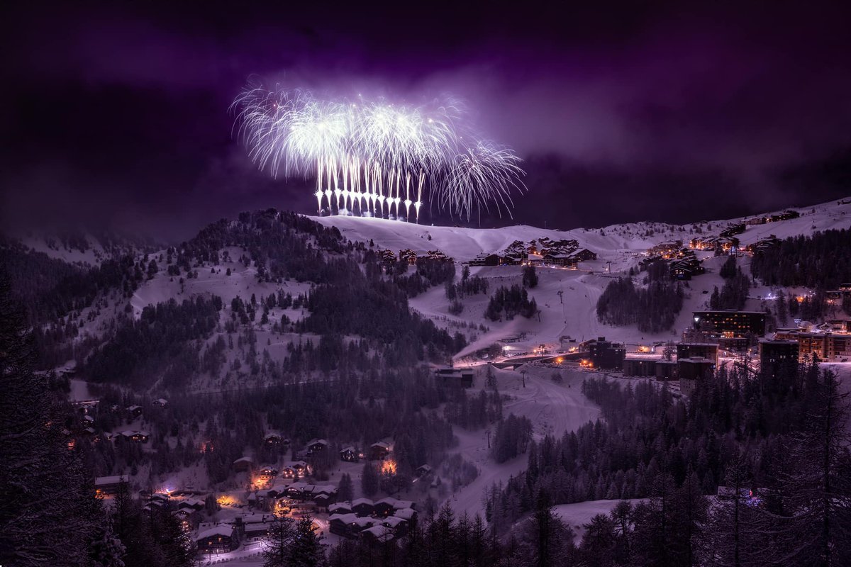 Altibus's tweet image. Alooors, ce Nouvel An en station ?! Magique, non ? 🤩❄️🍾🥳✨🥂

______________
What about this New Year in the resort? Magical, isn't it? 🤩❄️🍾🥳✨🥂

📸 © 1 - @Aussois_Vanoise // 2 - @LaPlagne by JnJ Photo // 3 - @Val_Tho
