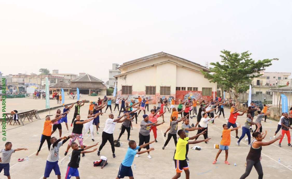 nuitdesparcs's tweet photo. Fitness des Parcs nationaux

La 5ème session de fitness gratuit organisé par African Parks et MOOV Money, a eu lieu ce samedi 30 décembre 2023 à la maison des jeunes d'Agla. Echauffements, cardio- Abdos, Steps, Fitdance et conseils en nutrition et santé, étaient le menu. https://t.co/rdbeGjqXyS