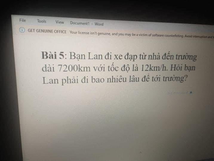 Nguyentrang106's tweet photo. - Lan ở Mù Cang Chải nhưng học trg quốc tế bên sing 😂😂😂
- Lúc Lan bắt đầu đạp xe đi học là khai giảng lúc đến trường bế giảng luôn 😝😝😝
 - Hổng ấy mình đứng ra kêu gọi từ thiện lập tuyến đường cao tốc riêng cho Lan đi học được hem cả nhà, chứ đạp xe kiểu này Lan luần hồi chuyển kiếp 8 lần cũng chưa tới trường😊😊😊
- Lúc đạp xe ra khỏi nhà Lan 10 tuổi, lúc đạp xe đến trường Lan có chồng kèn theo 2 đứa con 😄😄😄😄
- Tui mà Mẹ con Lan chắc tui cho con tui mù chữ ở nhà phụ việc đồng án lớn lớn gả ck Đài Lon cho nhanh chứ kiếm cái chữ sao mà gian nan qué 😢😢😢

#funny 
#giảitrí