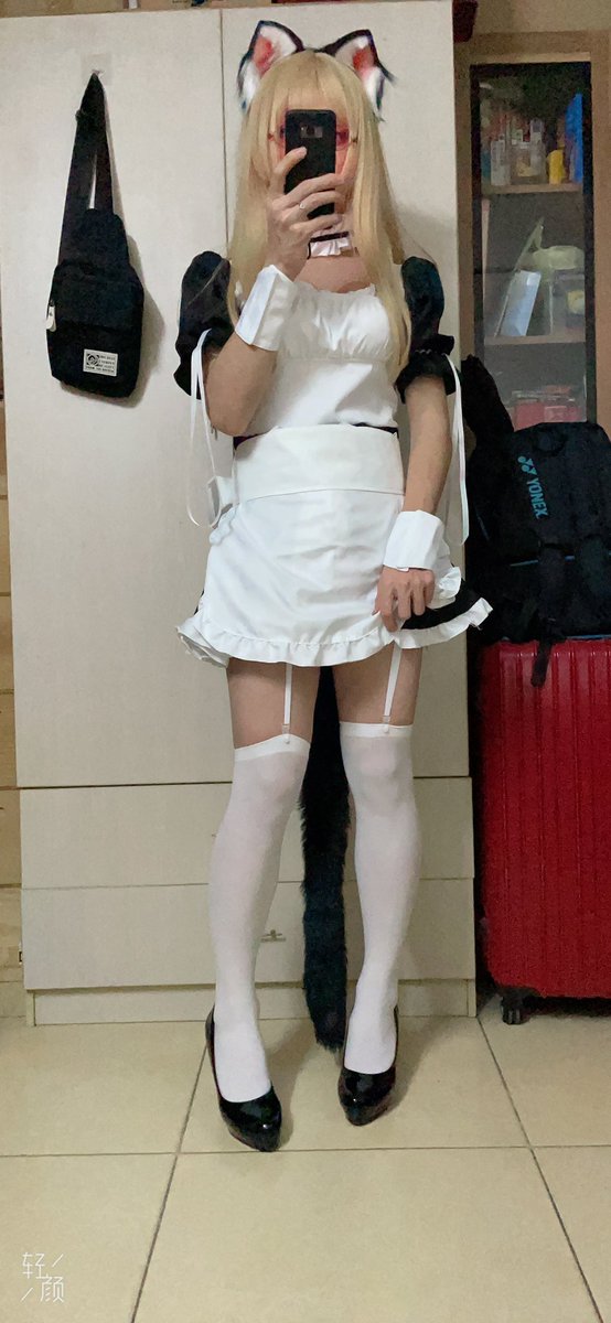 Horizon_ryf's tweet photo. 新的一年争取在这上面发多点色图，这是很久之前买的女仆装，也太短了！！！ https://t.co/kqCFy4Q73J