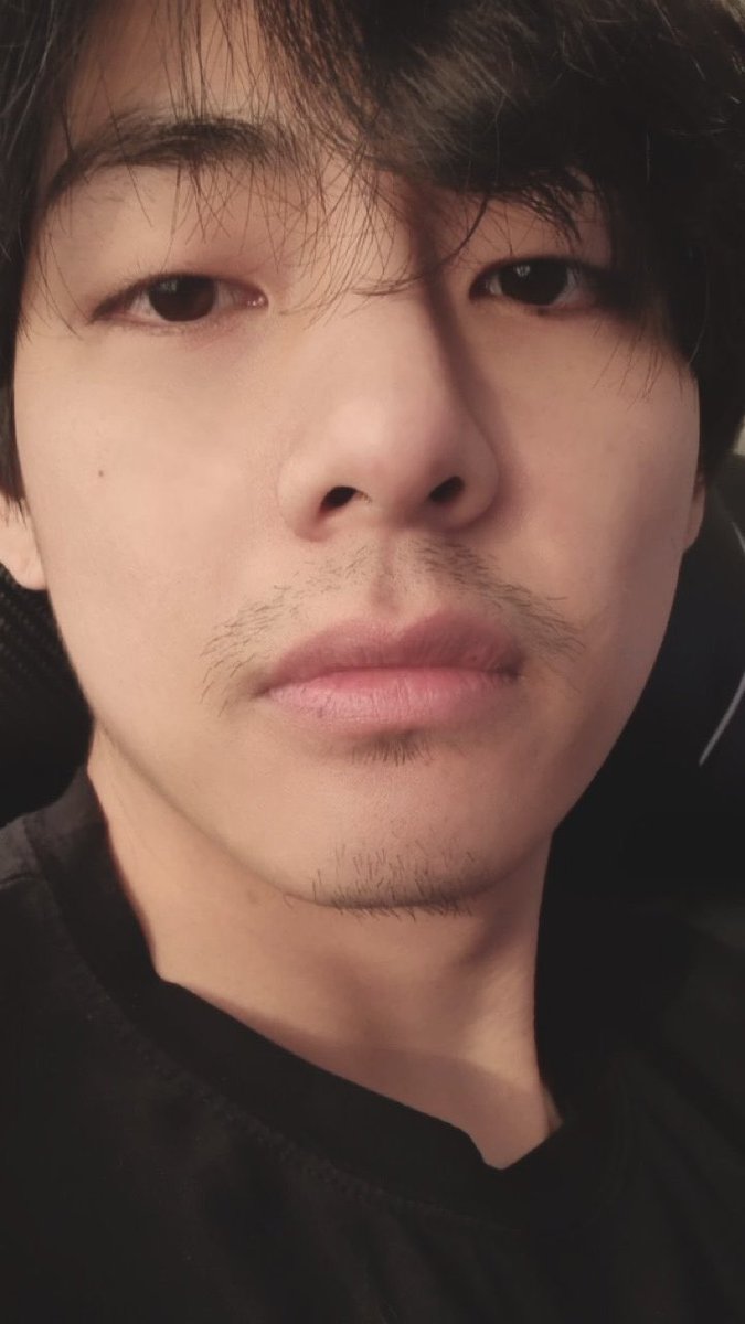 ourtaes's tweet photo. their selfie game is on a different level🔥 https://t.co/NiabBu8He2