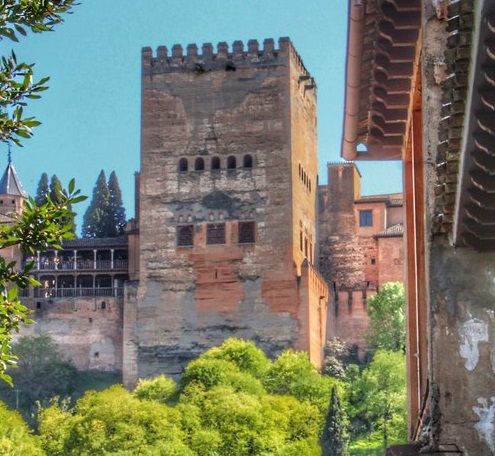 Dario_Madrid_F's tweet photo. Hoy hace 532 años que 400 espingarderos y lanceros al mando del comendador mayor de León, Gutierre de Cárdenas, tomaron secretamente posesión de la Alhambra. Así acababan los Reyes Católicos con el Reino Nazarí de Granada, último enclave de poder del Islam en España. (Sigue) https://t.co/nbgVkXJ51Q