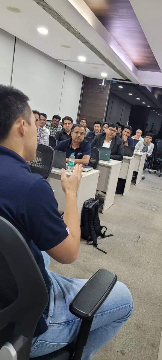 ArnoldSu6's tweet photo. “Leading with integrity and empathy requires vision and a connection to your deepest self.” Let's Together work around it. @ASUSIndia @ASUS_ROG_IN 
#TogetherWeWin #peoplemanagers #asus #AsusIndia #InSearchOfIncredible

Happy New Year to all. https://t.co/ZbVxA9R1rJ