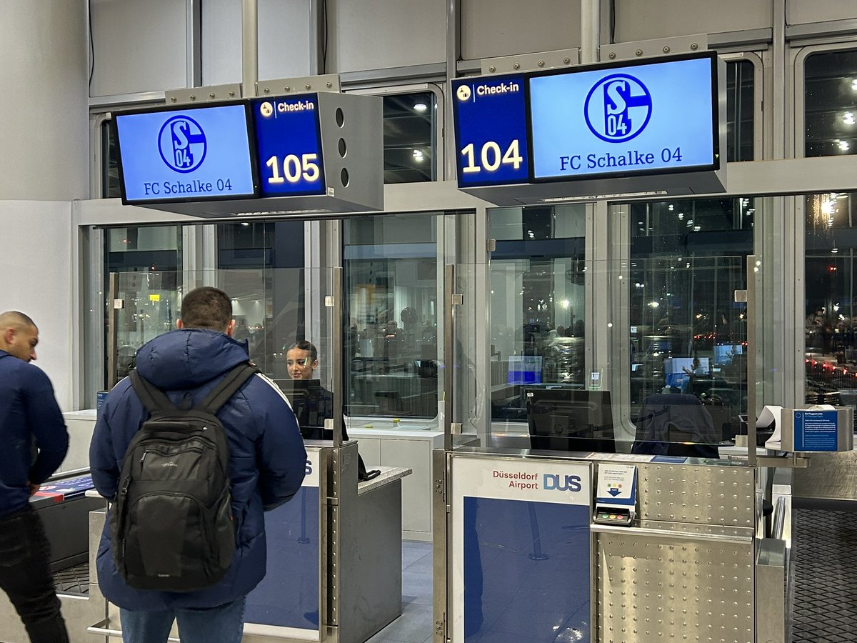 Sky_Dirk's tweet photo. #Schalke - wie erwartet: #Cissé und #Tauer fliegen nicht mit aufgrund anstehender Transferverhandlungen. Bei #Polter steht noch eine medizinische Untersuchung aus. #S04 https://t.co/5MwgYByYYH