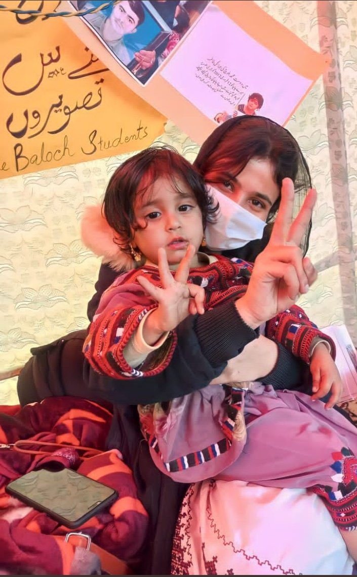 #UnForBalochistan
@AhsanJPirzada 
One word for these #Brave girls.