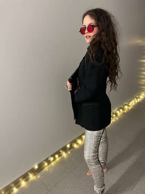 my new year&rsquo;s resolution is for u to bust a fat load to me this instant https://t.co/r2HzlDUs3V