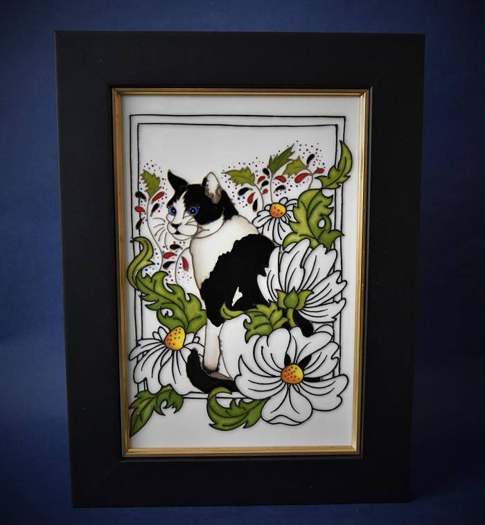 Moorcroft Pottery PLQ11 Daisy The Cat Rachel Bishop #moorcroft #moorcroftpottery #cats #rachelbishop #stratforduponavon bwthornton.co.uk/Moorcroft-Late…