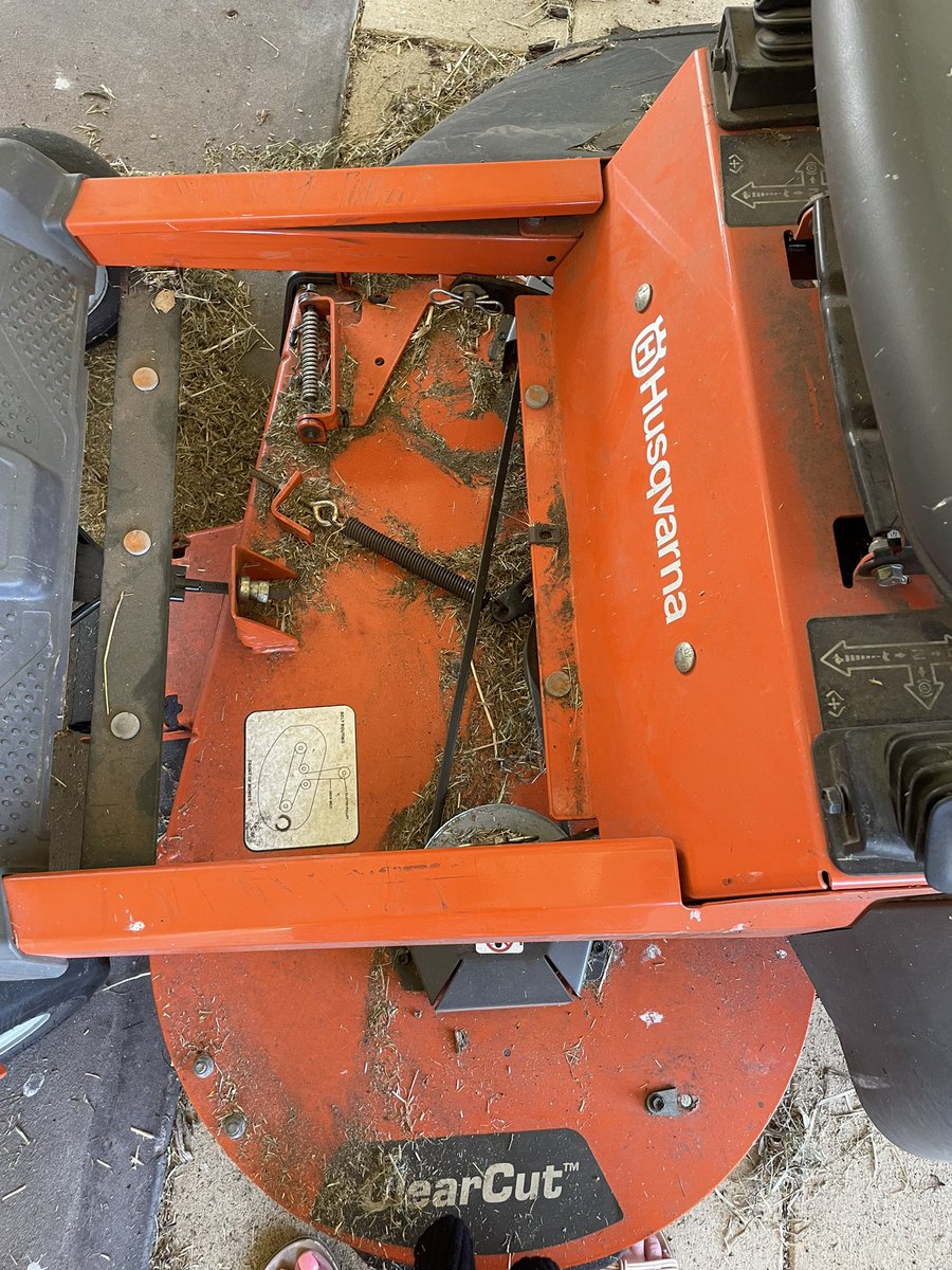 rn_lilydale's tweet photo. Watched a video to learn how to fix the belt on the lawnmower
#FixedIt #WorkingAgain π₯°ππβ€οΈβ₯οΈπ https://t.co/HMsewVKaK0