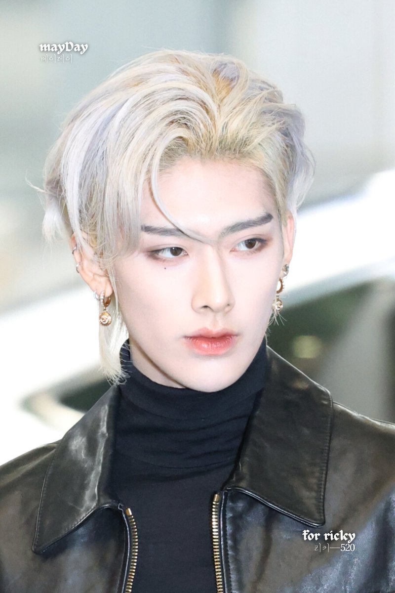 240101 ICN 출국

얼굴천재

#RICKY #리키 #沈泉锐 #𝓡𝓲𝓬𝓴𝔂 #ZB1 #제로베이스원 #ZEROBASEONE