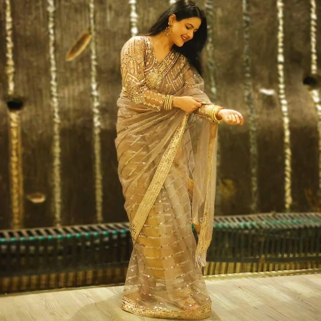 Its_DivyaShukla's tweet photo. Desi Girl 🤌✨❤️

#sareefashion #saree #sareelove #sareelover #desigirl #fashion #ootd https://t.co/6kVwuOGsTU