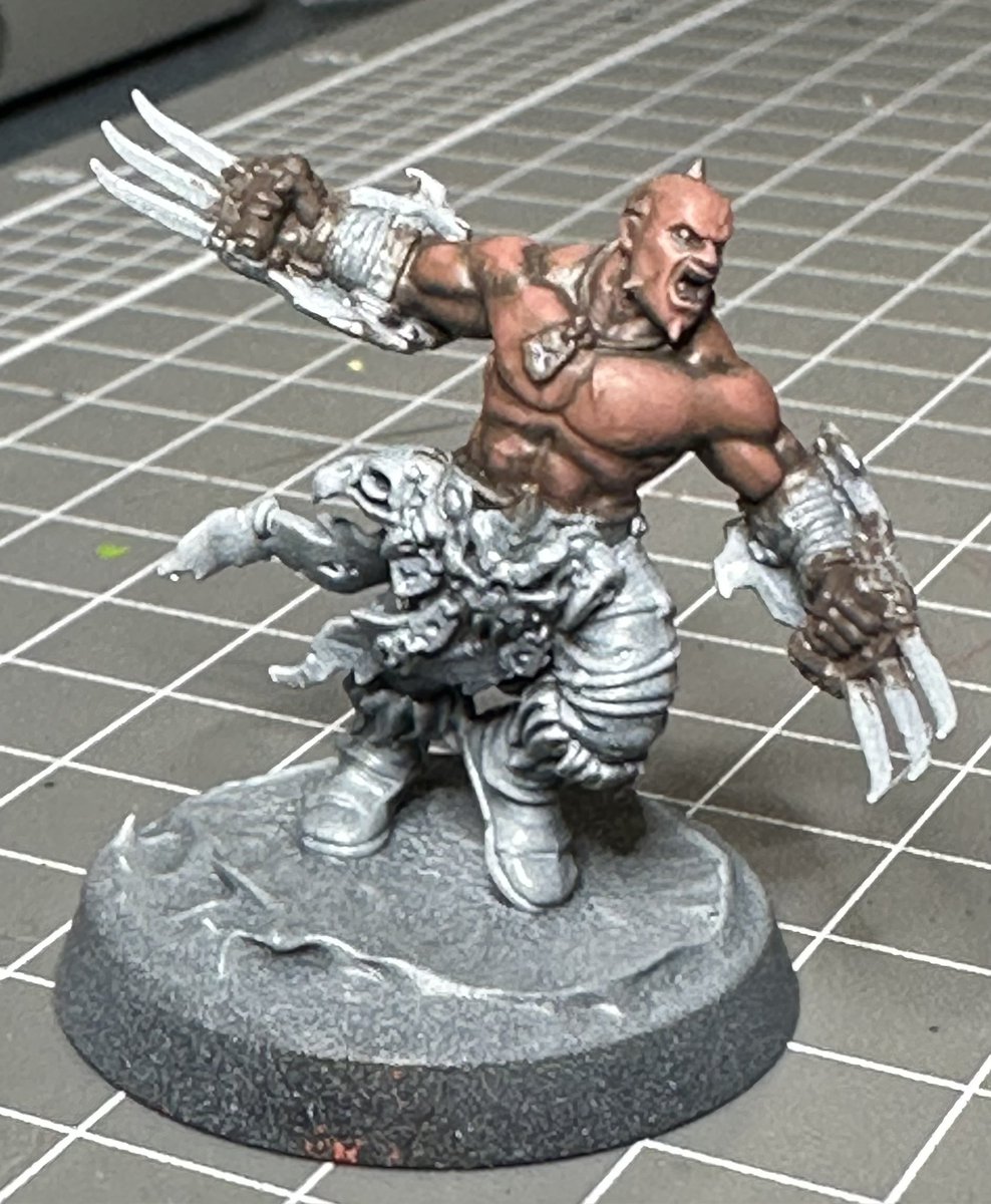 perturbadactyl's tweet photo. Some asked me today if there were any non-white Aeldari and I realised I couldn’t think of a single example and now I have to learn how to do dark skin tones for mine https://t.co/0GNGH30vnW