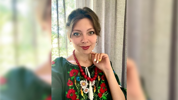 Brugnieuws's tweet photo. Oekraïense zangeres Yana Popova wil inwoners Nederland bedanken -  https://t.co/TtPhMqEHjI https://t.co/Y67JTWauZ9