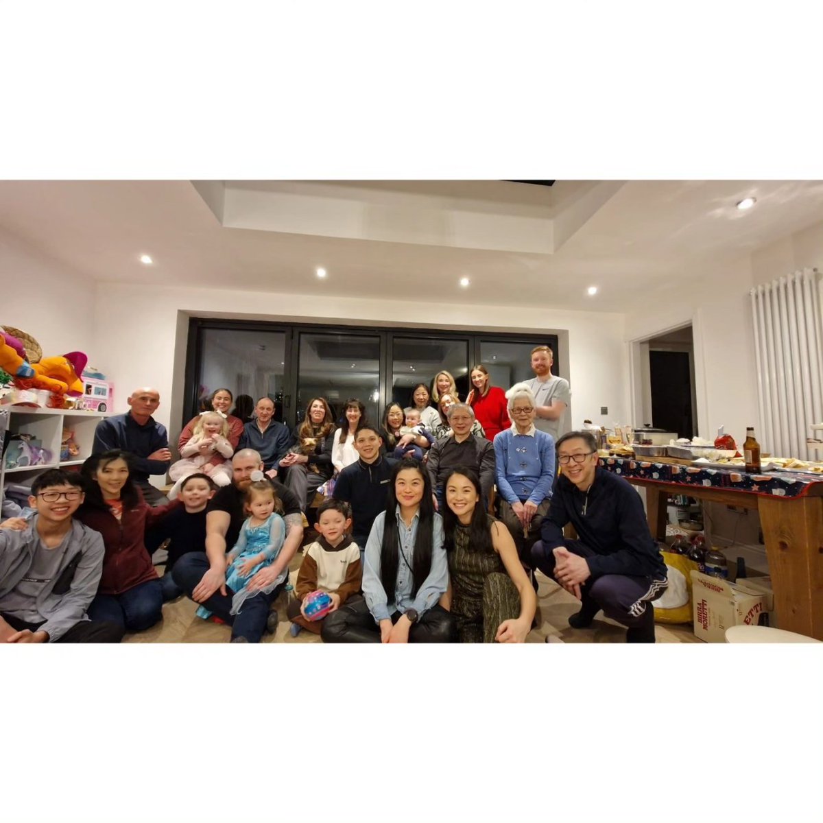 Juki_W's tweet photo. New Year's Eve Eve 🥳💚

https://t.co/LYBOI0yaXO

#blog #blogger #fblog #fblogger #liverpool #liverpoolblog #liverpoolblogger #newyearseveeve #family #christmas #cousins #merrychristmas #happychristmas #happynewyear #newyear https://t.co/8lQEoFHCpa