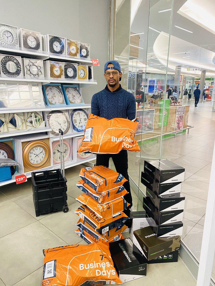 Agric_young's tweet photo. Safety boots [sizes: 3,5,7,8,9.10&amp;12]🔥🔥🧑🏾‍🌾
These boots have 
—a steel toe cap, 
—are oil-resistant, 
—shock absorbers, 
—slip-resistant, and 
—90-degree heat-resistant. 
Each pair R450, delivery R30 to anywhere in🇿🇦. sizes 3 to 12. brown &amp; black. WhatsApp 078-3122-675 to order. https://t.co/cuwmNXZ9j8