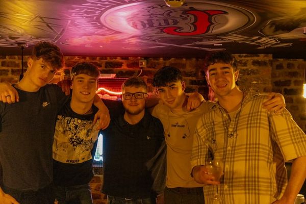 Traveller's Tunes (@travellerstunes) on Twitter photo Next in our New Band Spotlight series are <a href="/theavelles/">theavelles</a> from Leeds. A band of brothers since school, they can switch up from jingle-jangle to intense indie with ease.
Read more here:
travellerstunes.com/newbandspotlig…
FFO <a href="/shambolicsmusic/">Shambolics</a> <a href="/Lockin_Band/">LOCK-IN</a> <a href="/TheLathums/">THE LATHUMS</a> Next in our New Band Spotlight series are <a href="/theavelles/">theavelles</a> from Leeds. A band of brothers since school, they can switch up from jingle-jangle to intense indie with ease.
Read more here:
travellerstunes.com/newbandspotlig…
FFO <a href="/shambolicsmusic/">Shambolics</a> <a href="/Lockin_Band/">LOCK-IN</a> <a href="/TheLathums/">THE LATHUMS</a>