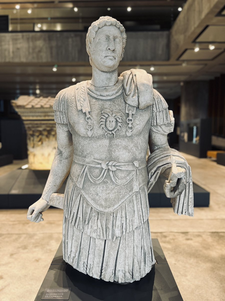 Sevgili takipçiler;

Yeni yıla girmemize rağmen bundan önce 2.000 yıllık olduğunu söylediğimiz tüm eserlere bu yıl da 2.000 yıllık demeye devam edeceğiz.

Kamuoyuna duyurulur.

#TroyaMüzesi