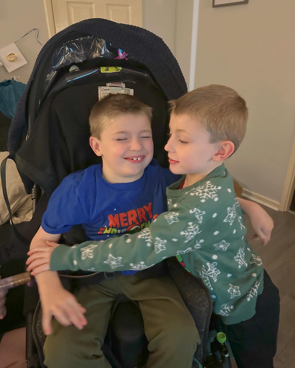 isright's tweet photo. #EarlyMorningDrive: Took 2hrs40mins to get up to see my #LittleBuddies on a surprise visit. https://t.co/rb0nMtdaNO
