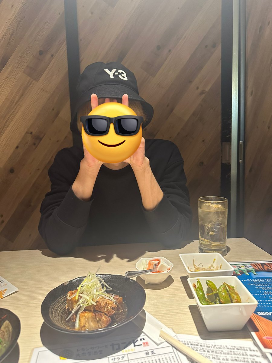 RZablow's tweet photo. あけましておめでとうございます。
かえると呑んでます。
現場からは以上です。 https://t.co/C5qSFRTL6g
