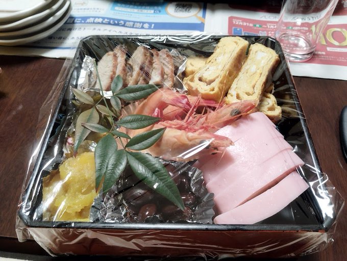 宴の始まりやでぃΨ( `▽' )Ψ🍖🦐🥚🥤🎍