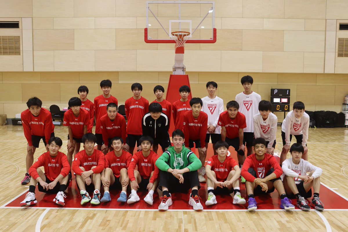 chibajets_youth's tweet photo. 2024年最初の練習に、#千葉ジェッツU15 出身であり、先日行われたウインターカップにて活躍した #渡邊伶音 (福大大濠)がjr winter cup の激励に来てくれました🎉✨先輩からのメッセージによりチームの士気も一段と上がりました🔥大会まであと2日応炎宜しくお願いします！＃千葉ジェッツ https://t.co/DSZcCKmA3X