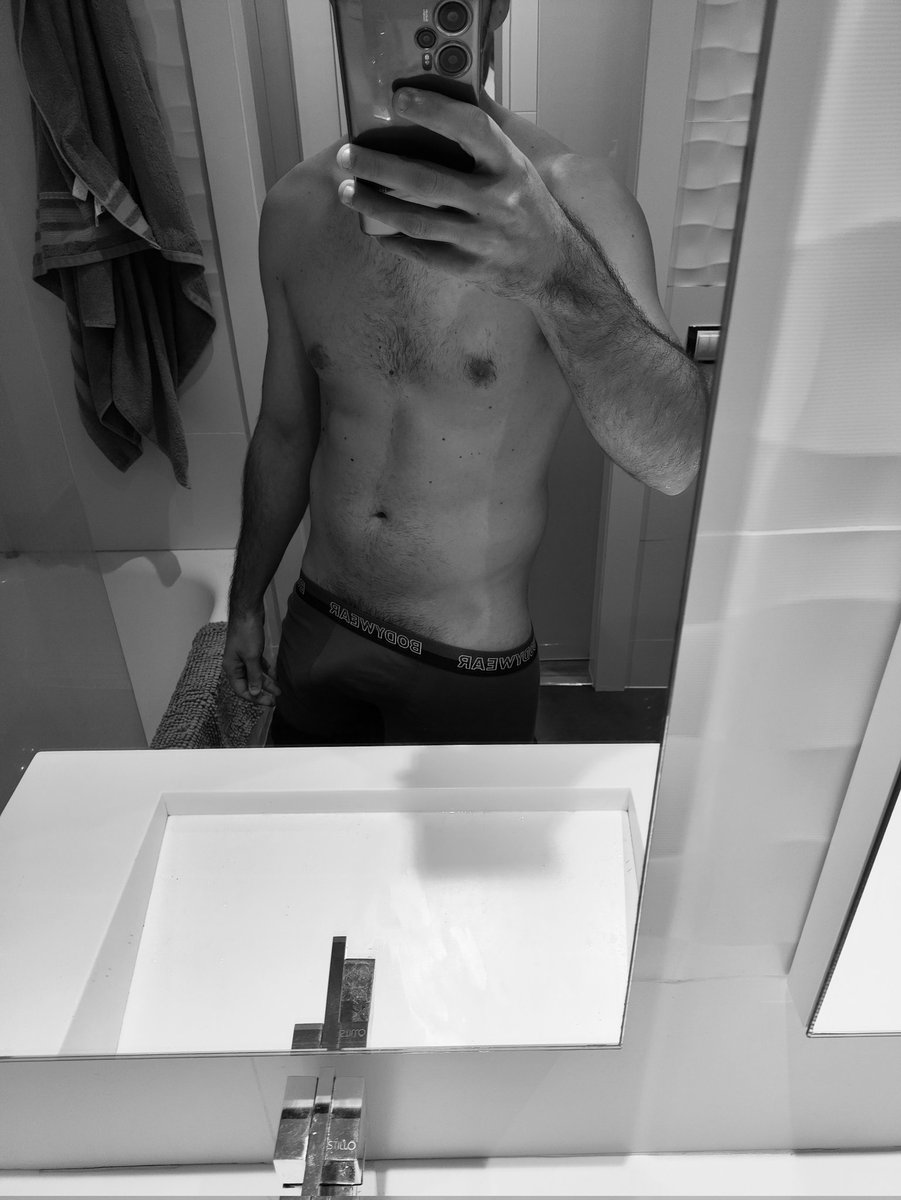 Feliz año nuevo!! 🤩🤩🥳🥳

Espero que 2024 venga cargado de aventuras y experiencias inolvidables!! 😈😈🔥🔥🔞🔞

Empezamos el año con un martes de torso, espero que os guste!!

#martesdetorso #swinger #single #triohmh #triomhm