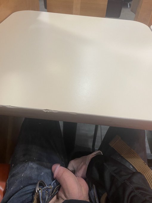 it&rsquo;s late and empty someone come to the lobby and suck me off https://t.co/K1bqTgYUzT