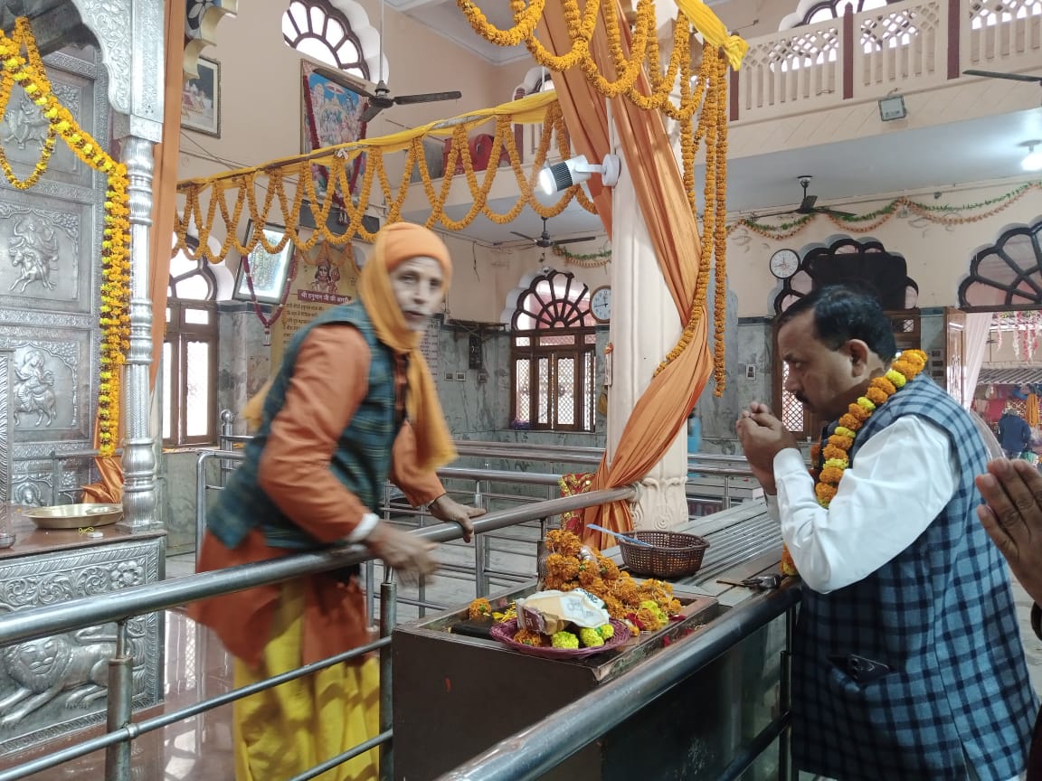gangasingh23's tweet photo. @आज मेरा जन्मदिन है जन्मदिन के अवसर पर खलीलाबाद समय मां मंदिर पर जाकर दर्शन किया और समाज के संगठन की मजबूती और आगामी 11 फरवरी को सैथवार मल्ल भागीदारी संकल्प महारैली की सफलता के लिए मां समय जी से  प्रार्थना किया 
@BJP4UP 
@myogiadityanath 
@SainthwarMall 
@yadavakhilesh https://t.co/6acB2kcJ6X