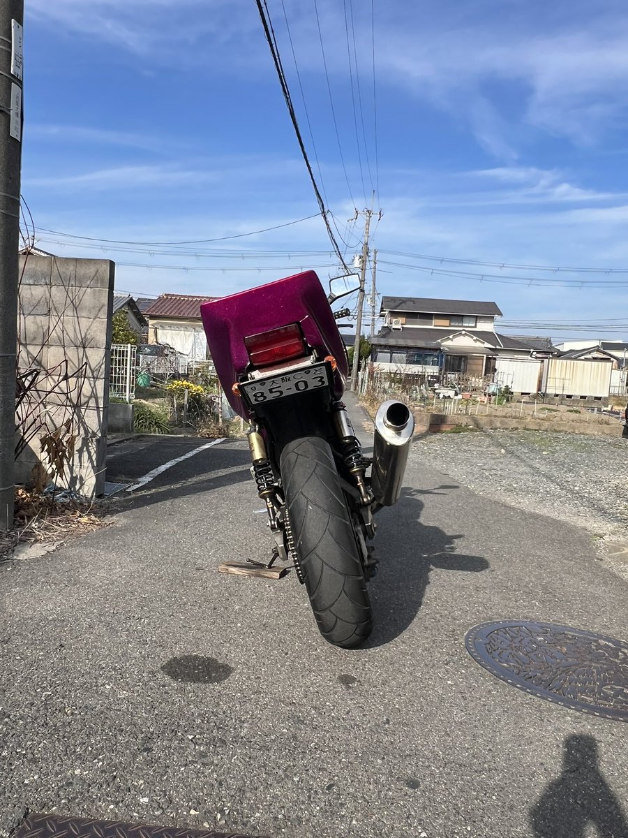 osakabaiku_'s tweet photo. 大阪府からXJR400 4hm売ります。
¥600,000
書類、鍵揃ってます。不具合なし
車検付きの為、名義変更を確認後バイクの引き渡しになります。
別途、名義変更登録代行可能です。
お近くでしたら配達サービス。
#単車売ります　#XJR売ります
#XJR400売ります　#4hm売ります
#族車売ります　#バイク売ります https://t.co/zM2p9tnIpx
