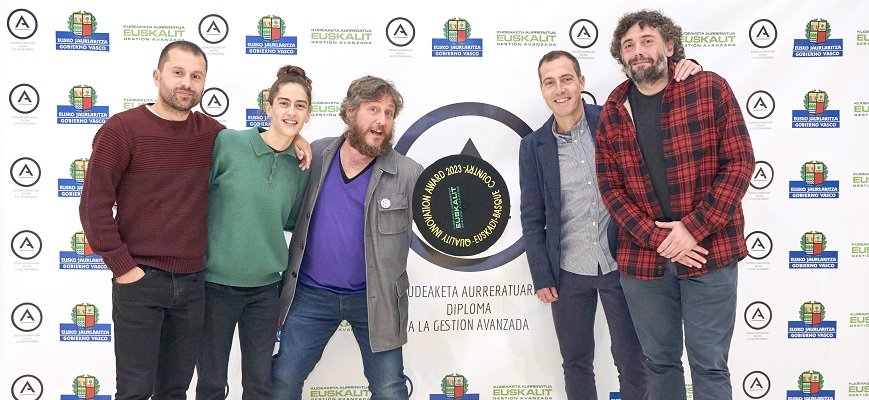 universitarioPU's tweet image. Mondragon Unibertsitatea recibe el premio internacional QIA (Quality Innovation Award) por su programa &apos;Tecnologías para un mundo en transición&apos; del grado LEINN, como ejemplo de innovación educativa a nivel mundial. 
🔗ow.ly/u5Tr50QmVYo

#LearningFromAction