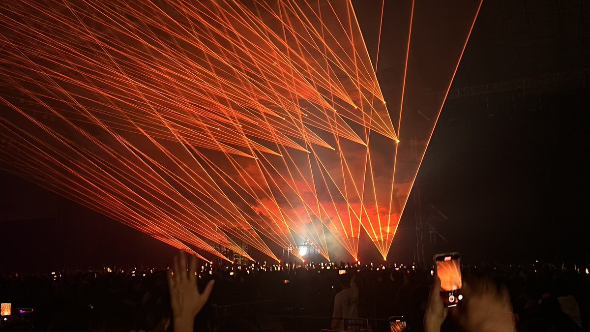 ei_hoicha's tweet photo. レーザーエグくて大好きだよマーティン #martingarrix #EDM #kosoku #神戸 #フェス https://t.co/3jOW5aTu9L