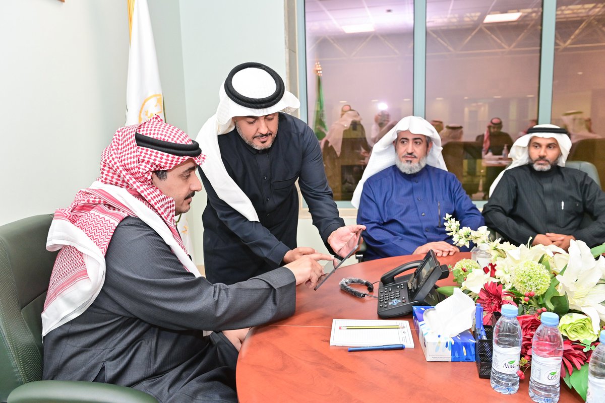 umajmaah's tweet image. رئيس #جامعة_المجمعة يدشن مشاريع المركز الإعلامي ويطلع على الخطة الاستراتيجية الأولية للمركز وإنجازاته خلال عام 2023 م ورؤيته المستقبلية.