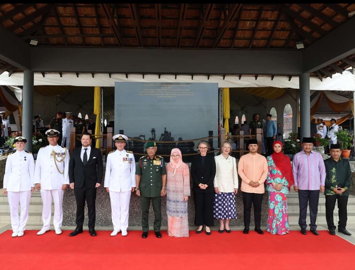 MalayaSingapore's tweet photo. The unveiling of the monument to the #HMSPrinceOfWales & #HMSRepulse
#Kuantan #Malaysia https://t.co/xxj7AcwNAb
