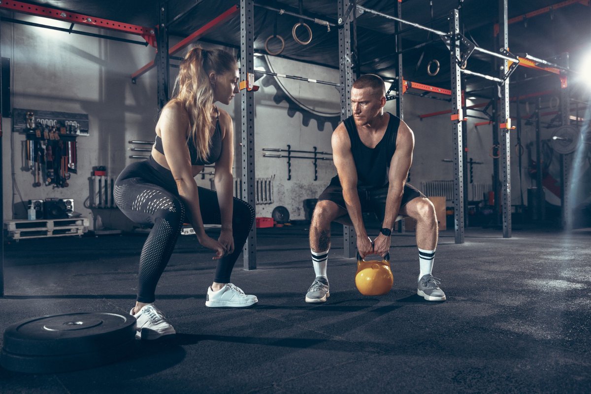 Fissac_es's tweet photo. 🔴Nuevo artículo

#AlHilodeFissac

🏋🏻‍♀️Los beneficios de entrenar bajo la supervisión de un profesional

✅En este artículo analizamos el papel del educador físico y contestamos a esta pregunta: 👉 ¿qué efectos tiene la supervisión en los beneficios obtenidos?

Dentro 🧵 https://t.co/BObKxDtQJH