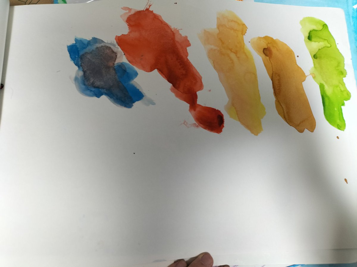 押し入れ整理してたら保育園の頃の絵が出てきた
裏にタイトルが書いてあって、1枚目から、「おばけ」「夏まつりの絵」「ぽっぽちゃんとからすさん」だそうです