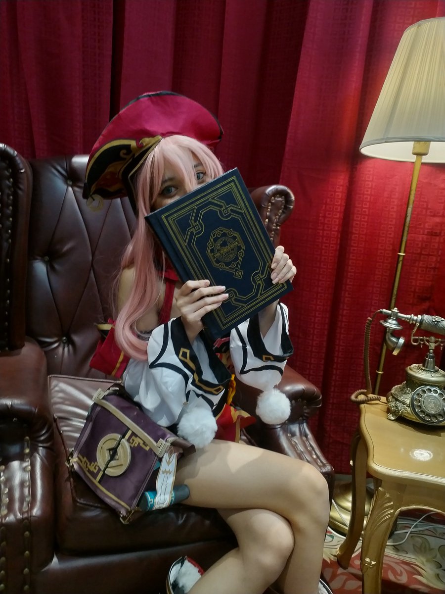 HeilyCos's tweet photo. Ending the year with my very first cosplay 😉✨
#cosplay #GenshinImpact #Yanfei https://t.co/cJebl2hET8