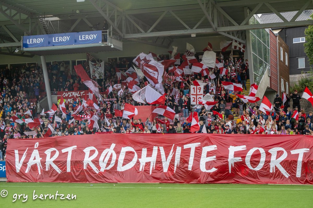 Vi skal hvertfall være rød og hvit til evig tid❤️🤍