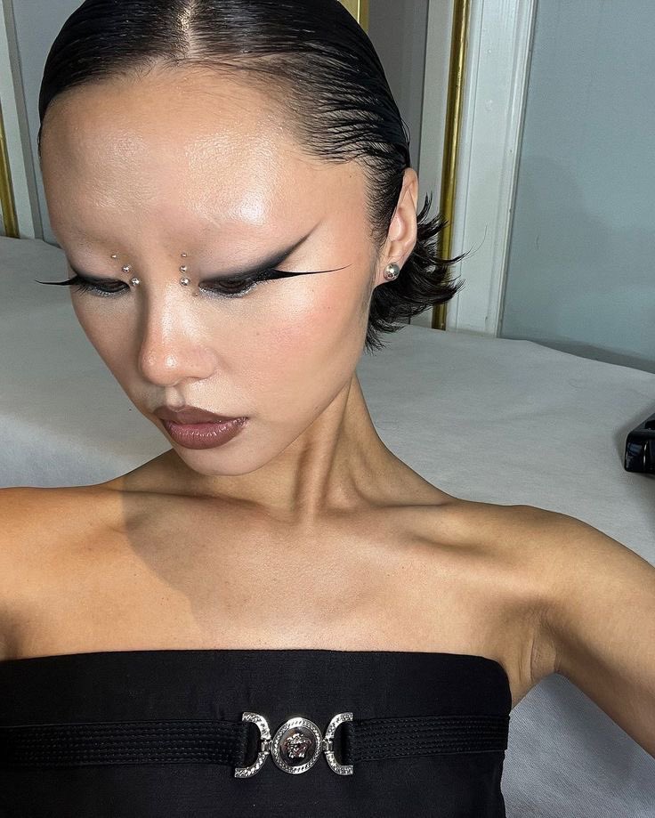 runway makeup looks 𓂀