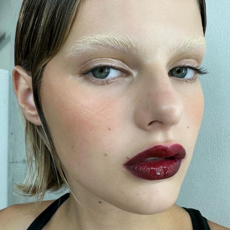musesarchive's tweet photo. runway makeup looks 𓂀 https://t.co/VYH34zLQej