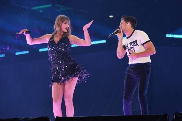 SaenaDir6's tweet photo. NiallとTaylor最高💜 https://t.co/r1x1acjxCW