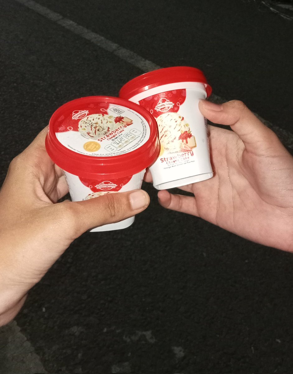 flower_wpvi's tweet image. percakapan malam ini bersama @philialuuv 
 me : aku mau minum kopi boleh gak?
@philialuuv  : es krim ajaa.