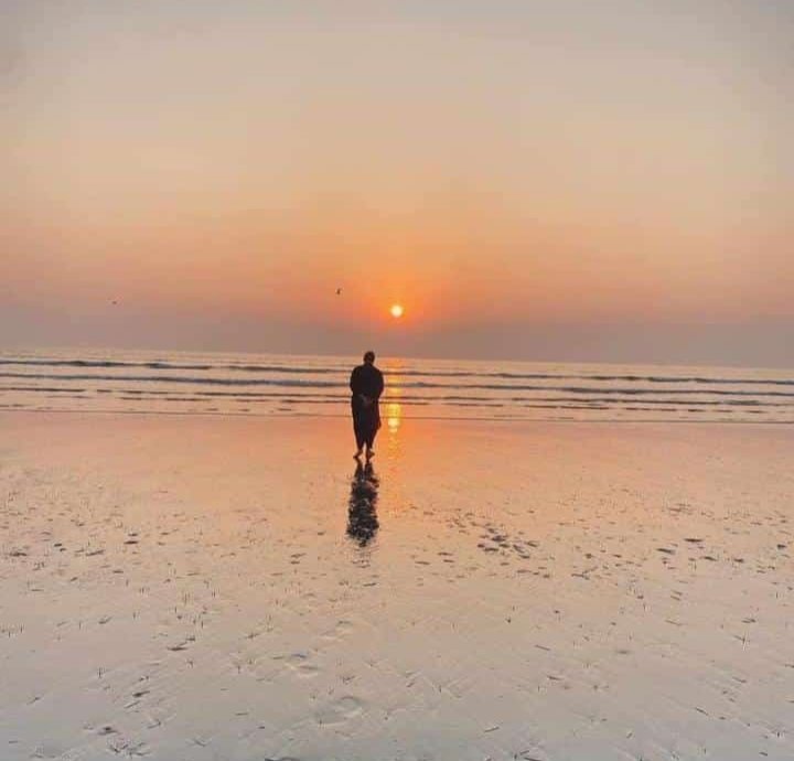 اے چاڑیں دل کہ کدی موج ئے ءَ وار کپ ایت                          من پاد کایاں بلیں سر ہزار وار کپ ایت 
کجام راہ ودار ءَ تئی بہ ننداں من 
کجام راہ زمانگ من ءَ دوچار کپ ایت