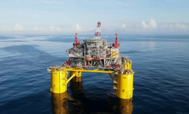 Shell fast-tracks Sparta project in U.S. Gulf of Mexico, awarding Seatrium the FPU construction contract after FID. Situated 150 nautical miles off Louisiana, it aims for 90,000 boe/d, deploying in 1,400m water depth with 8 wells. Scheduled production: 2028. #Shell #SpartaProject